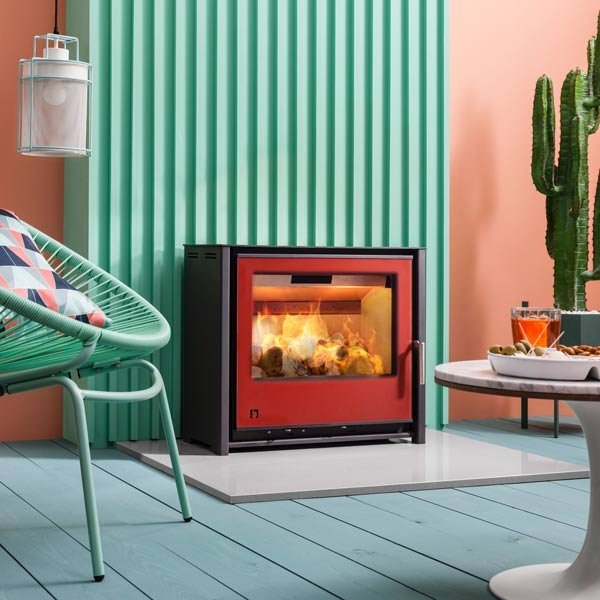 Stove shown: I600 Slimline freestanding stove with Spice red door colour 