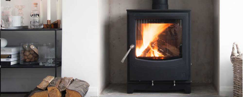 Farringdon Medium Eco Ecodesign Ready stove that has been lit in fireplace